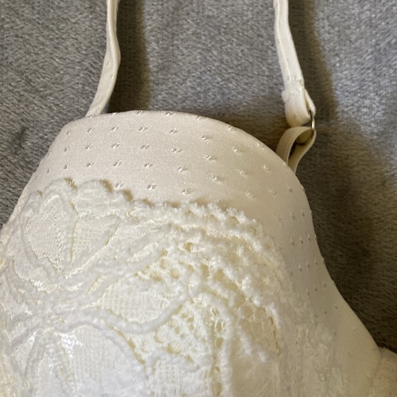 Ivory Lace Bra - Picture 3 of 3